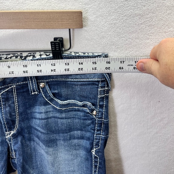 Ariat REAL denim Cut off Denim Jean Shorts Jorts Womens 29 Cute Comfy 2323 - Picture 5 of 7